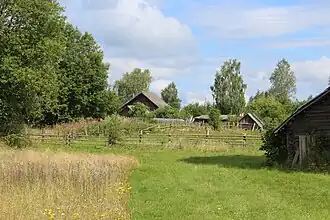 Дома и огороды в деревне Юсино