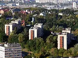 На холме, что огибает улица Лукьяновская, расположены дома №№ 7, 9 и 11