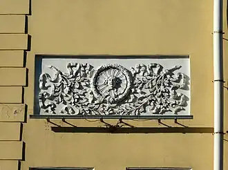 Барельеф на фасаде