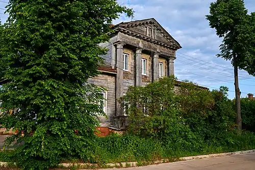 Дом Твердова — образец деревянного особняка с колоннами в стиле позднего классицизм