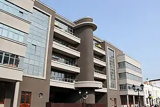 Вид на главный фасад Дома печати с улицы Баумана