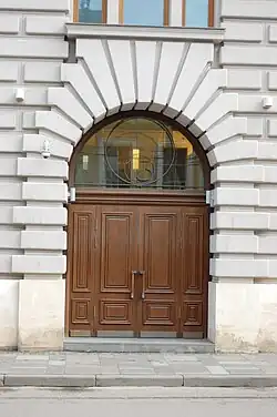 Подъезд с улицы
