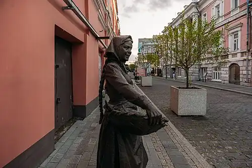 Скульптура «Торговка рыбой»