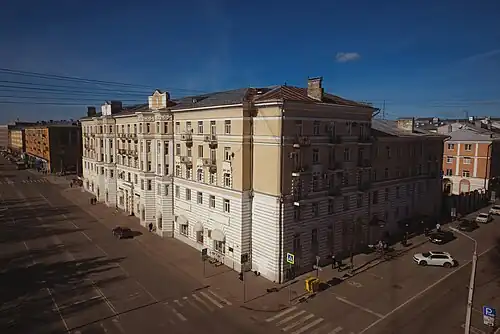 Новоторжская ул., №7. Бывший жилой дом для партийных и советских работников.