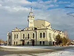 Здание театра в ноябре 2024 года, после реставрации. Пожарная каланча восстановлена