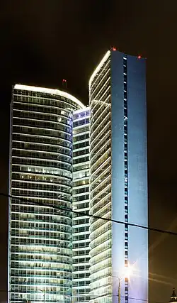 Фасад здания ночью (2021)