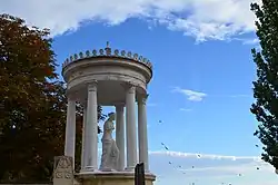 Скульптура Венеры в ротонде