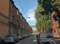 Корпус — слева