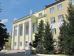 Здание Зооветинститута во дворе