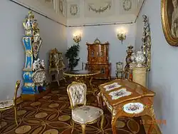 Гарнитур мебели «Розовой гостиной» (не сохранилась) Зимнего дворца. По проекту А. И. Штакеншнейдера. 1846—1847. Зал 183 экспозии Эрмитажа. Санкт-Петербург