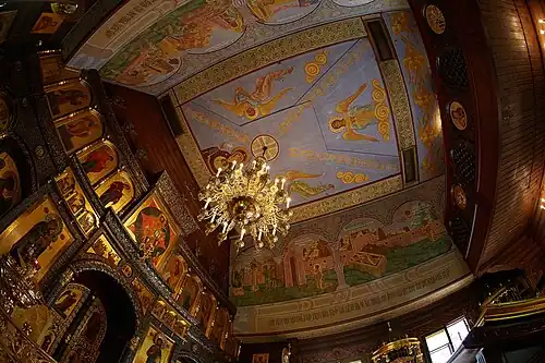 Интерьер храма-часовни и роспись потолка