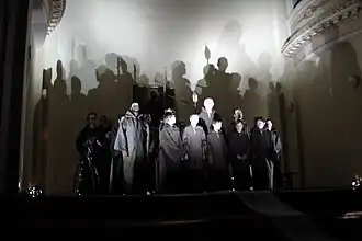 Исполнение оперы "Река Керлью" Mahagony Opera, режиссёр - Фредерик Уэйк-Уолкер.