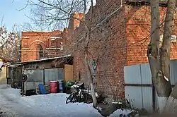 Сохранившиеся развалины здания церкви начала XX века (ноябрь 2021)