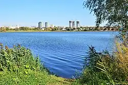 Вид на посёлок Первомайский и высотки на Танковом кольце со стороны посёлка Калининский