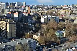 Сохранившаяся двухэтажная жилая застройка конца 1950-х — начала 1960-х годов в районе улиц Отрадной и Даурской (апрель 2021)