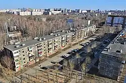 Один из дворов микрорайона Танкодром (апрель 2021)