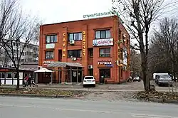 Здание на углу улиц Профессора Камая и Хусаина Мавлютова, возведённое методом точечной застройки (ноябрь 2018)