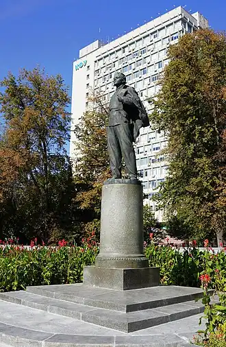 Памятник студенту Володе Ульянову (открыт в 1954 г., г. Казань).