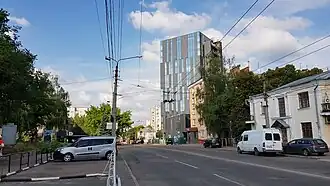 Начало улицы, справа бизнес-центр «Блэк-Вуд-Тауэр» — вид со стороны перекрёстка с проспектом Мира