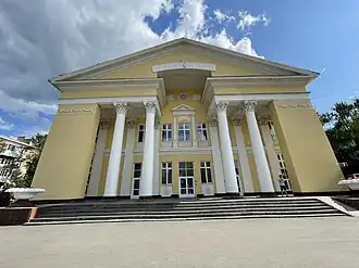 Здание бывшего кинотеатра «Дружба» в 2022 году