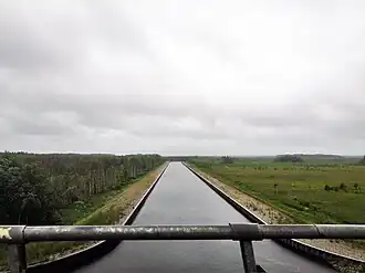 Вид на канал в северо-восточном направлении с автодороги А119