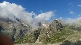 г. Кой-Авган-Баши и пер. Кой-Авган-Ауш (правее)