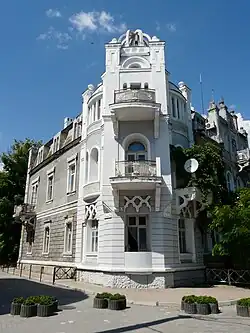 Дом по ул. Буслаевых, 30, Дом лётчиков  Объект культурного наследия народов РФ регионального значения. Рег. № 911710938350005 (ЕГРОКН)