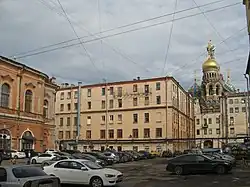 Вид на комплекс со двора.