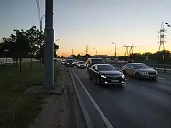 Вид на Косинское шоссе в сторону СВХ приблизительно в 300 м к западу от метро  Улица Дмитриевского«Улица Дмитриевского»