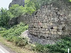 Участок внешней стены около трассы Север-Юг