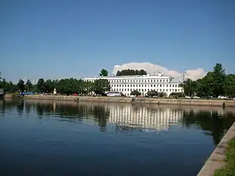 Итальянский пруд и Итальянский дворец