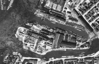 Линейный крейсер «Кронштадт» на стапеле завода им. Марти, Ленинград, 1942