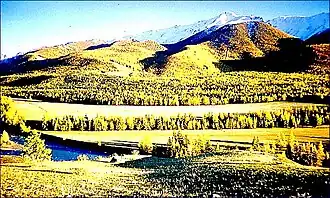 Курайская котловина в начале сентября. Видны отроги Северо-Чуйского хребта. Сентябрь 1998 г.