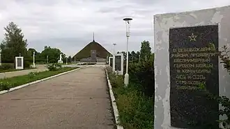 Памятная стела бойцам 413-й и 330-й стрелковых дивизий.