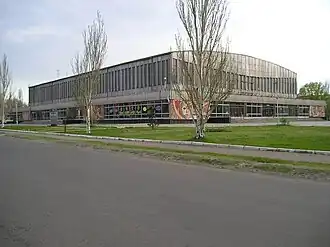 Ледовый дворец в Северодонецке. В этом здании в 2004 г. прошёл Первый северодонецкий Съезд, а 1 марта 2008 г. — Второй северодонецкий Съезд