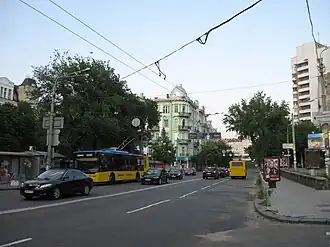 Вид на площадь со стороны улицы Сечевых Стрельцов