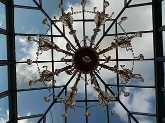 Люстра в музее