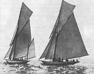 Яхта «Лейтенант Шмидт» (справа) до модернизации.