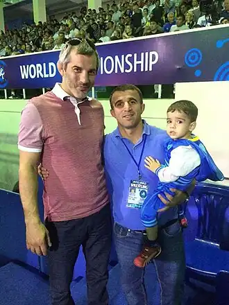 Маис Ибадов с сыном и Бувайсар Сайтиев