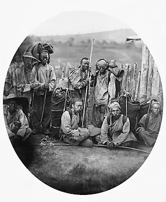 Группа манз (фото В. В. Ланина, ок. 1875 г.)