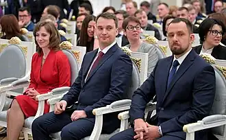 Сергей Макаров (в центре) перед началом церемонии вручения премии Президента в области науки и инноваций для молодых учёных за 2019 год