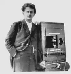 Метенков с фотоаппаратом, 1915