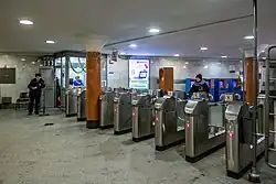 Турникетный зал в северном вестибюле