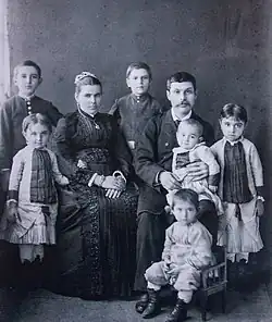 Милославский И.Н. с семьей. Начало 90-х годов XIX века.