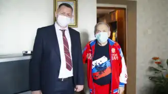 Министр внутренней политики, информации и связи РК М. Афанасьев поздравил Г. М. Немировского с 85-летием