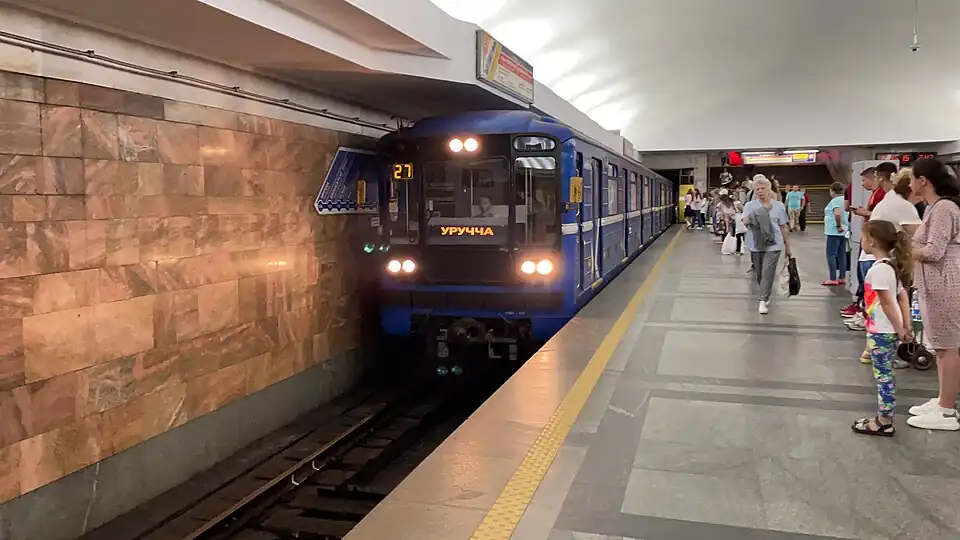 81-717.5/714.5 на станции «Площадь Ленина» (Минск)