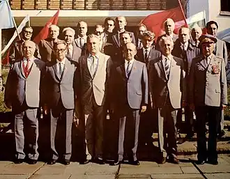 Генерал-лейтенант М. Мишев (в первом ряду крайний справа) и Тодор Живков (в центре). Бузлуджа. 1981 г.