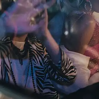 Обложка сингла Пошлой Молли при участии Катерины «Мишка» (2019)