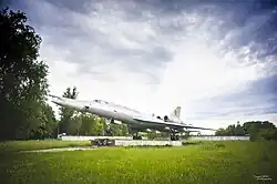 Памятник авиаторам при въезде в гарнизон