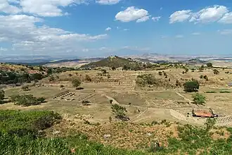 Панорама руин города.